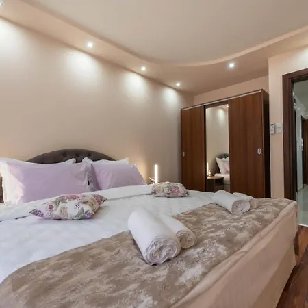 Aventurine דירה *